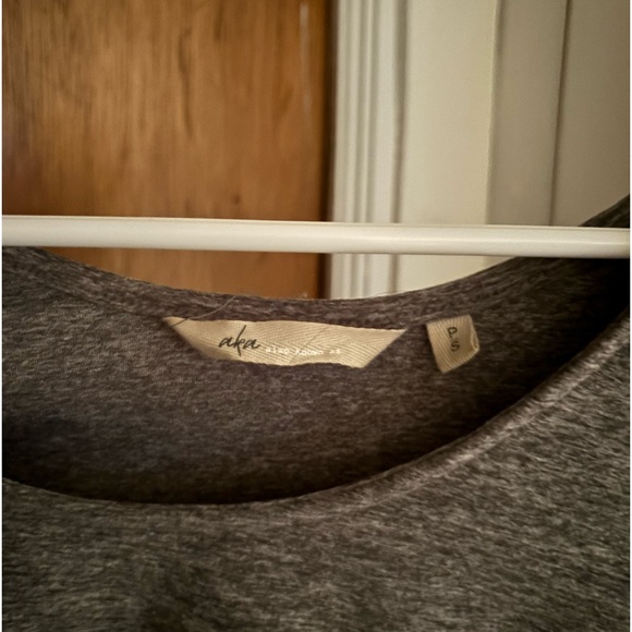 AKA long sleeve crop top, size small - Picture 3 of 3